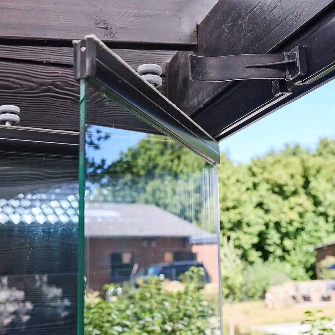 Corner mechanism detail for glass wall system